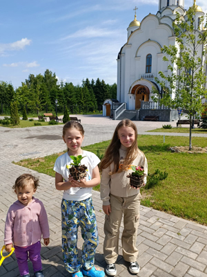 Занятие с детьми - изготовление корзиночек для цветов