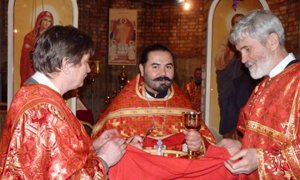 Первая литургия в Пасхальную ночь в строящемся храме п.Горки Ленинские